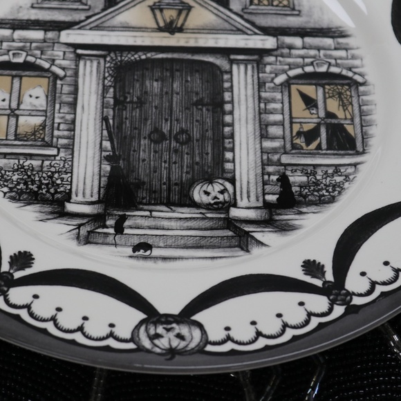 ROYAL STAFFORD HALLOWEEN HAUNTED HOUSE DINNER PLATES-MADE ENGLAND -SET OF 2 -NEW - Picture 3 of 5